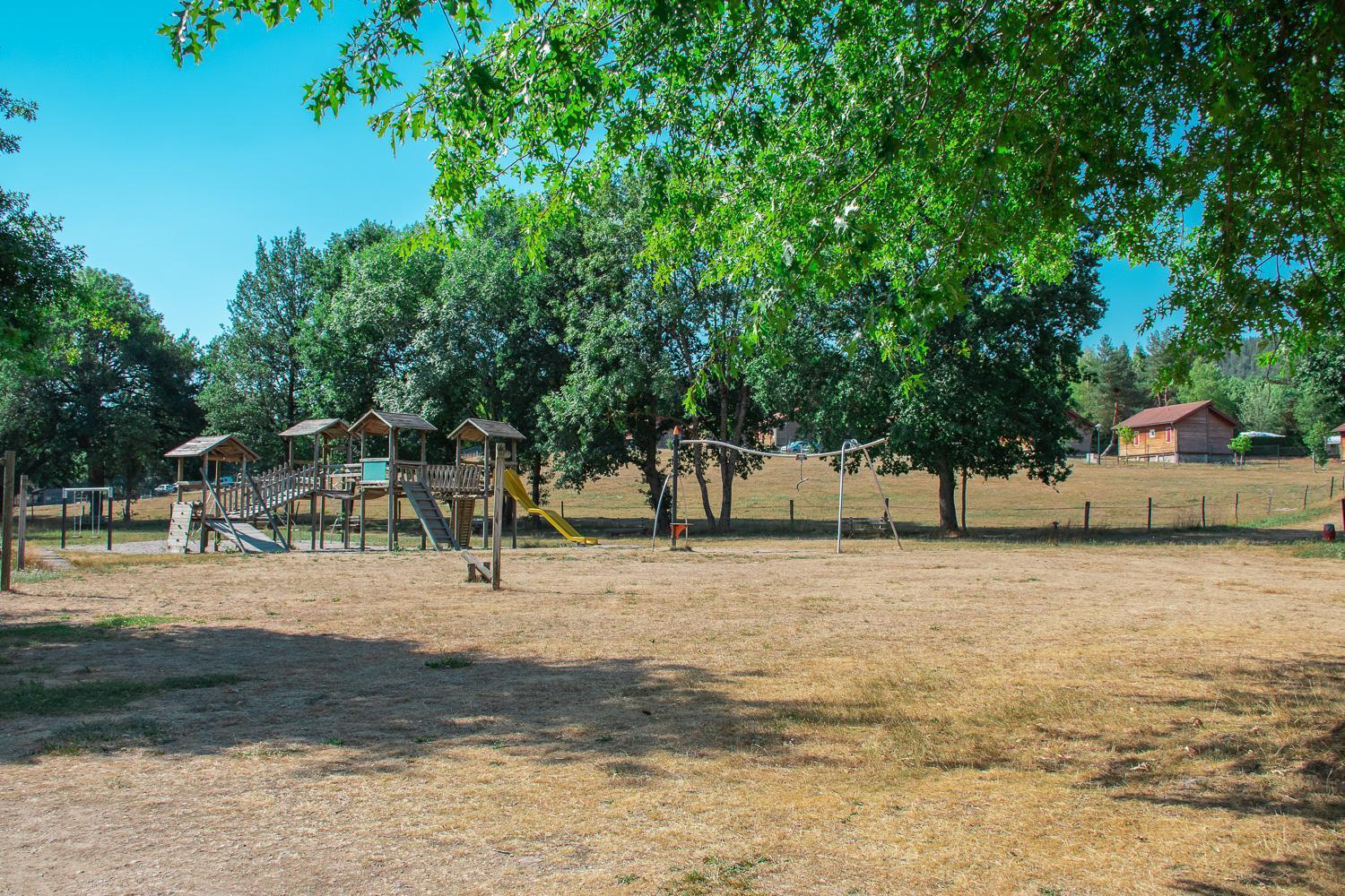 Village De Gites Du Malzieu Le Malzieu-Ville Exterior foto